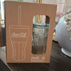 Coca-Cola 100% recycle glass set up 2 cups with glass lid and straw .